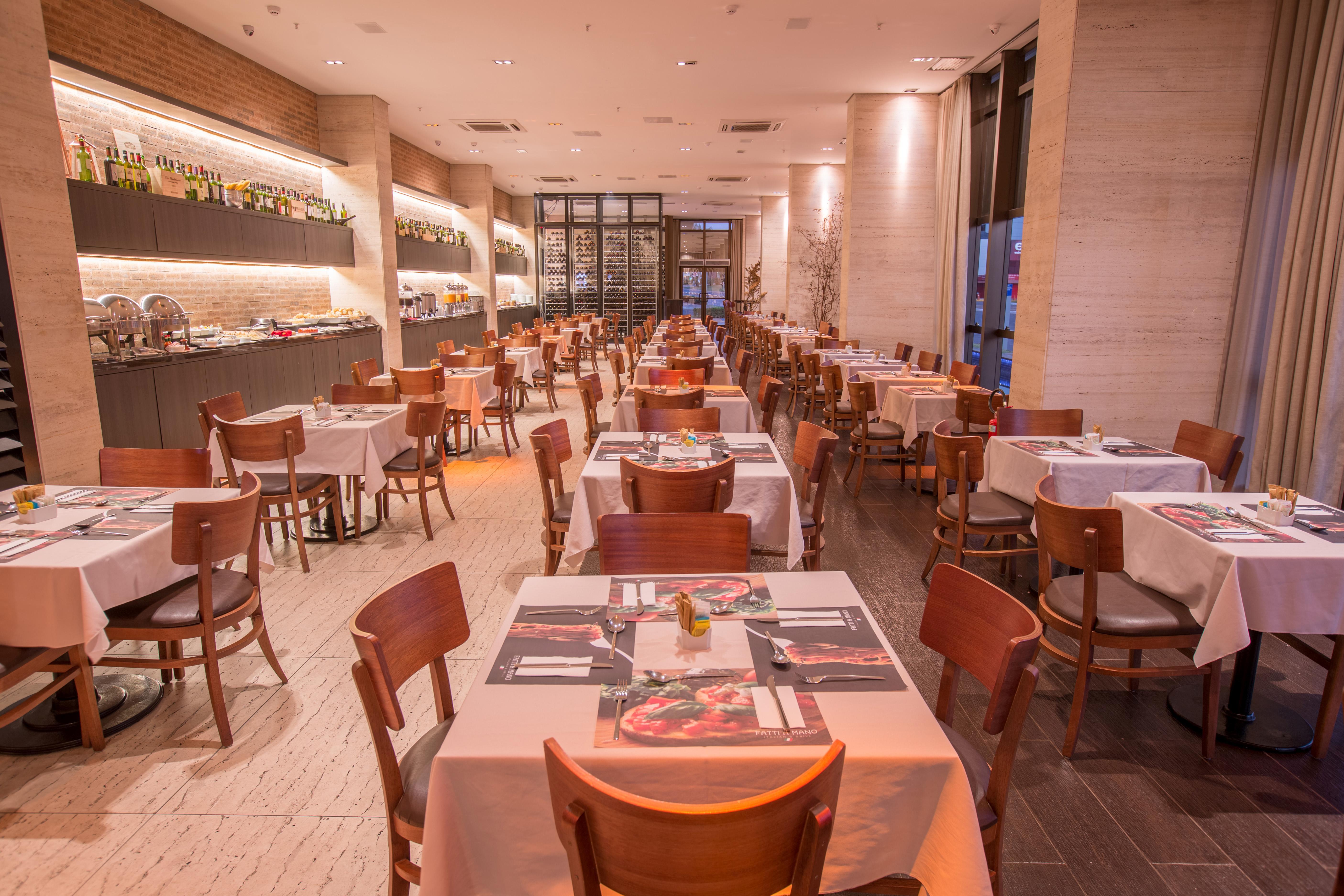 Cullinan Hplus Premium Brasília Exteriör bild Restaurant