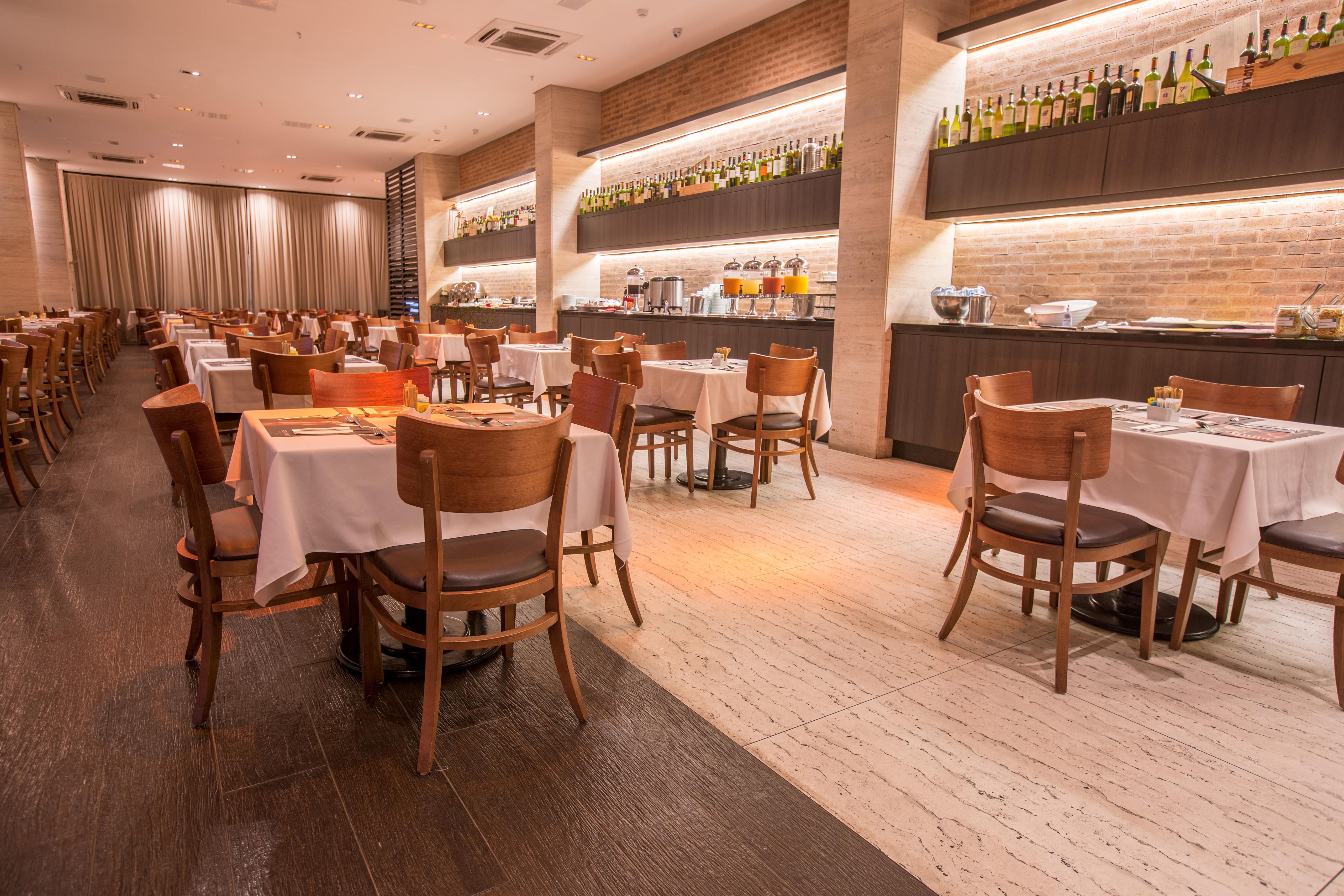 Cullinan Hplus Premium Brasília Exteriör bild Interior of the restaurant